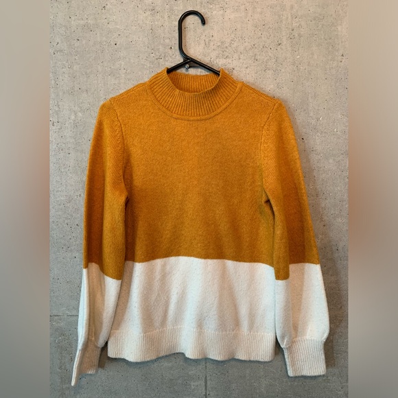 Micheal Kors sweater - Picture 1 of 4